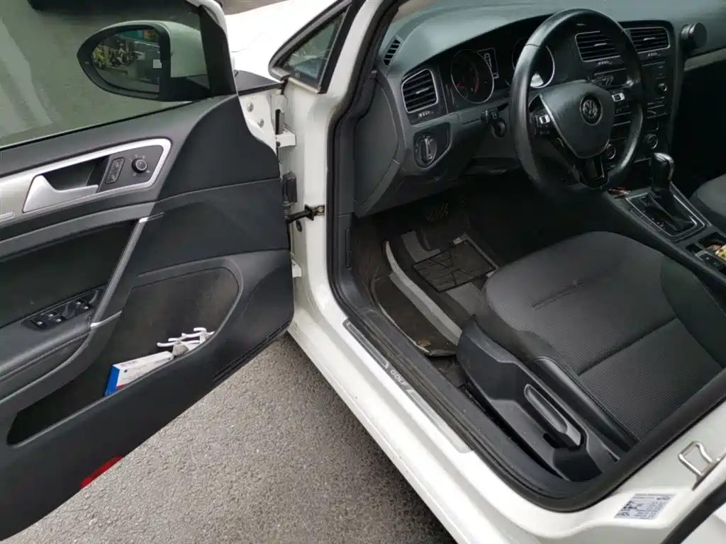 Volkswagen Golf 2018 1.6L Automatic Comfort фото 13