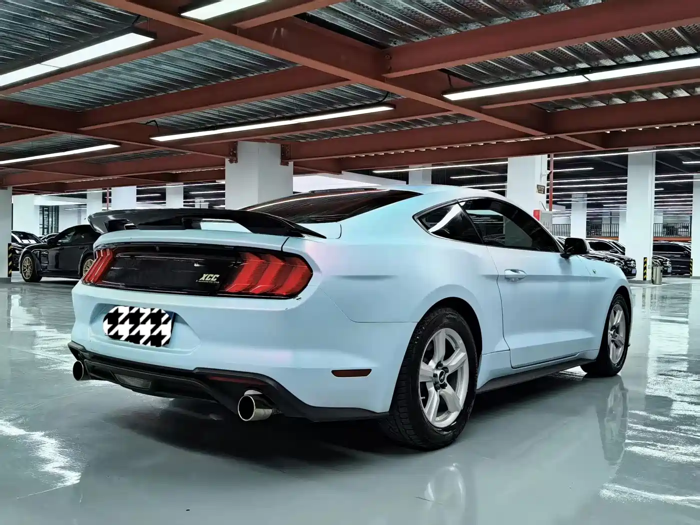 Photo 6 - Ford Mustang