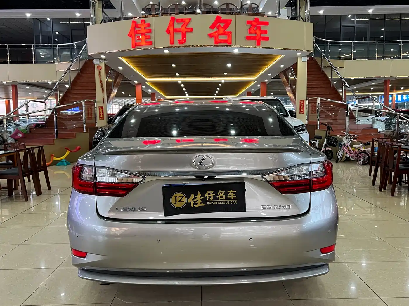 Lexus ES 2015 250 Elegance Edition фото 4