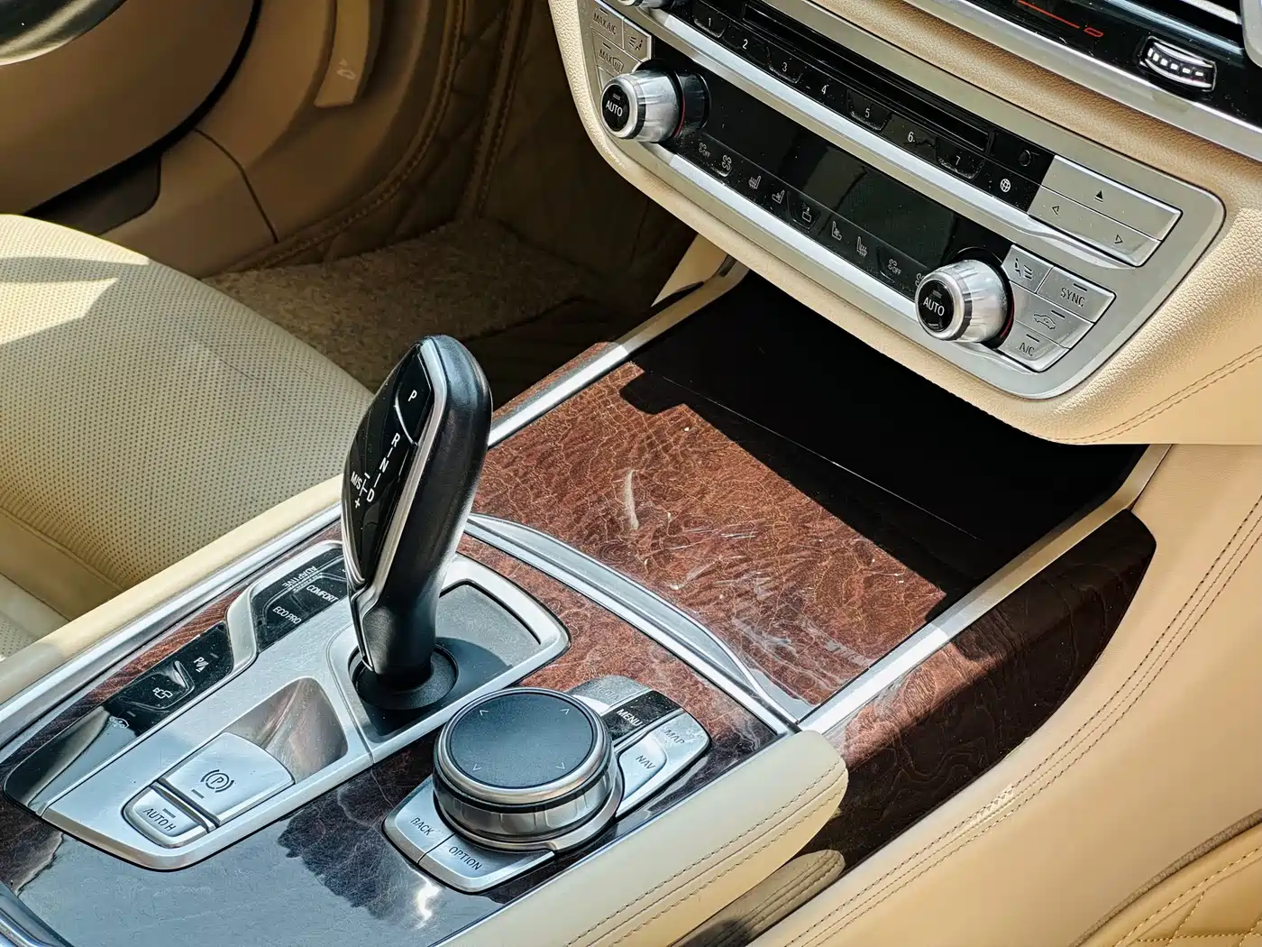 BMW 7 Series 2016 750Li xDrive 4-Seater фото 12