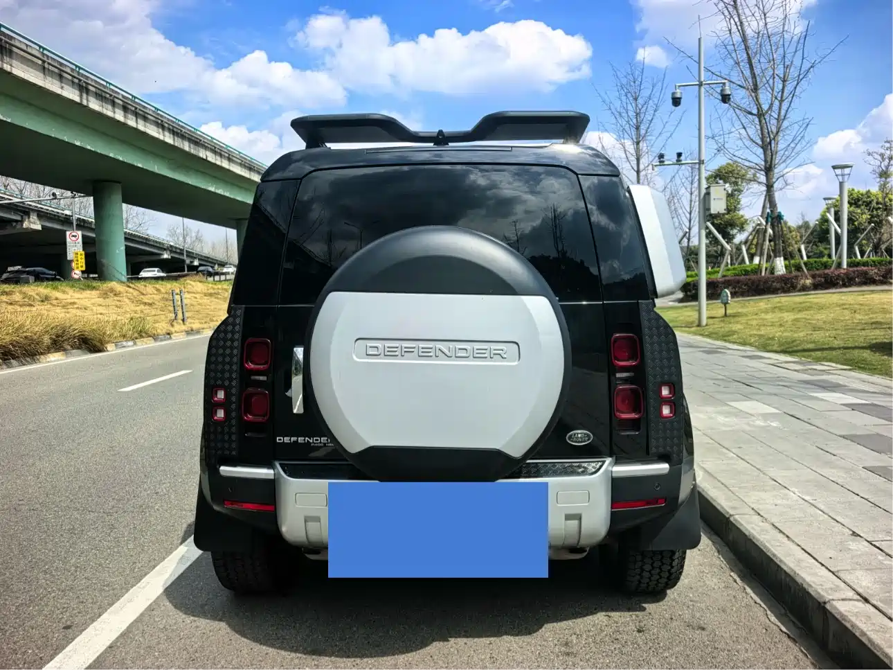 Land Rover Defender 2020 Model 110 P400 HSE фото 16