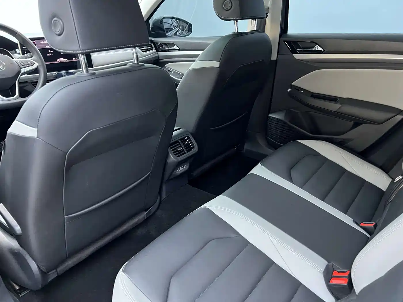 Volkswagen Bora 2023 280TSI DSG Prestige Edition фото 18