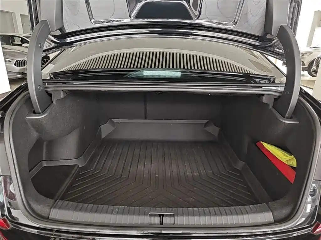 Volkswagen Passat 2023 Facelift 330TSI Starlight Luxury Edition фото 19