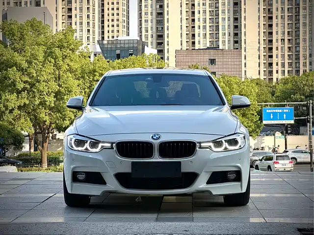 BMW 3 Series 2018 320i M Sport Package — фото 2