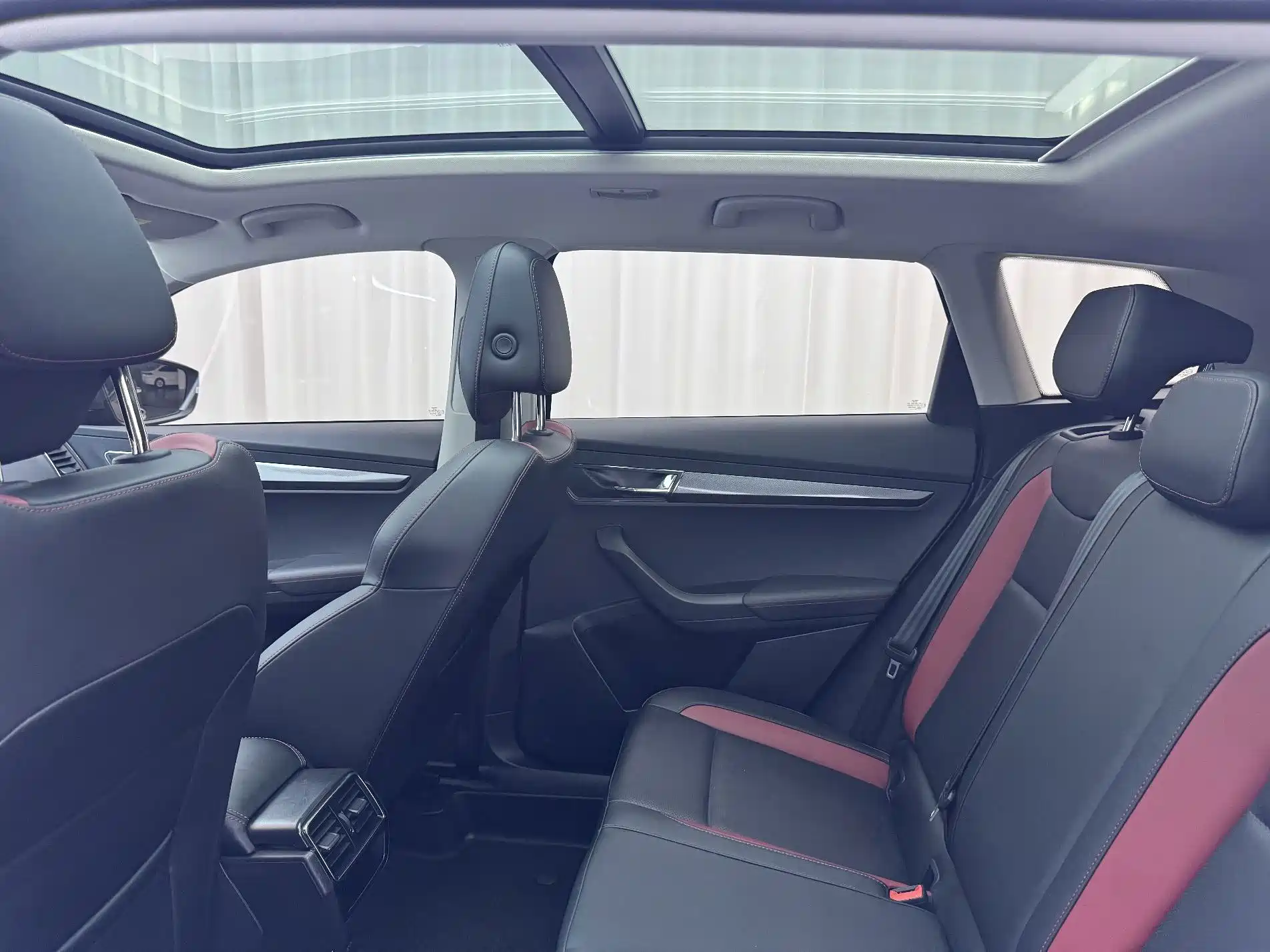 Photo 14 - Škoda Karoq