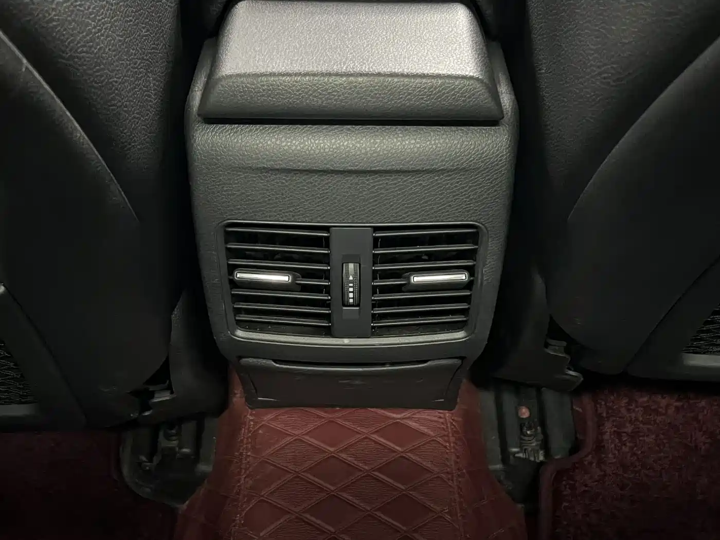 Mercedes-Benz GLA 2018 GLA 200 Dynamic фото 16