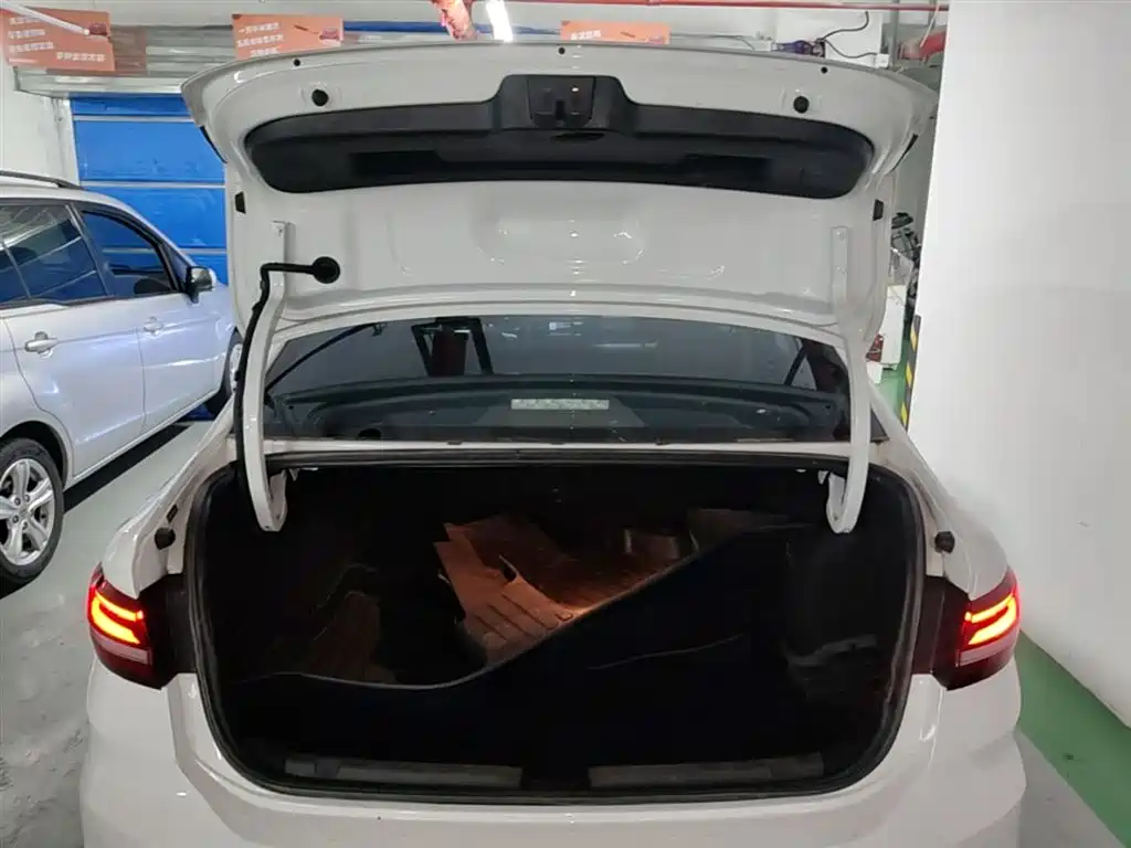 Volkswagen Lavida 2023 Facelift 1.5L Auto Comfort Edition фото 19