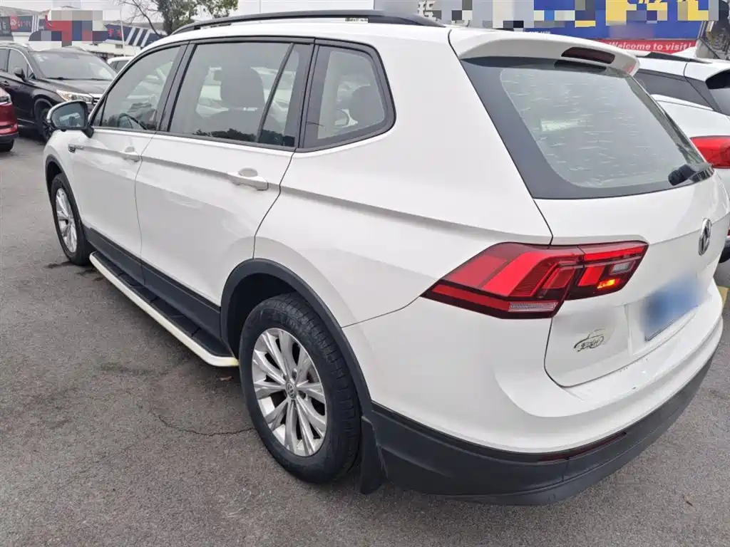 Volkswagen Tiguan L 2018 Facelift 330TSI Automatic 2WD Trend Edition фото 4