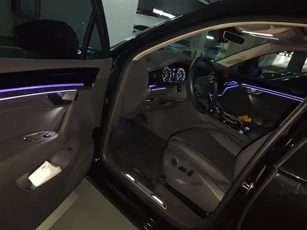 Volkswagen Touareg 2023 2.0TSI R-Line Edition фото 14