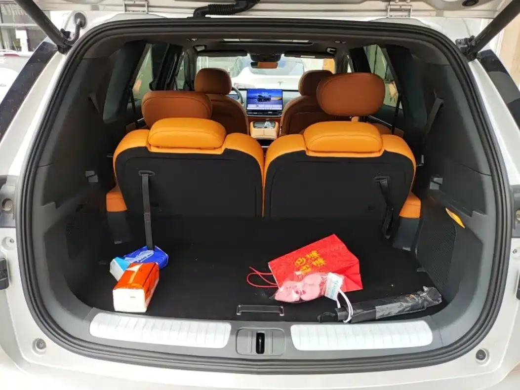 Dongfeng Yipai eπ008 2025 2026 6-seater Extended Range Family Edition