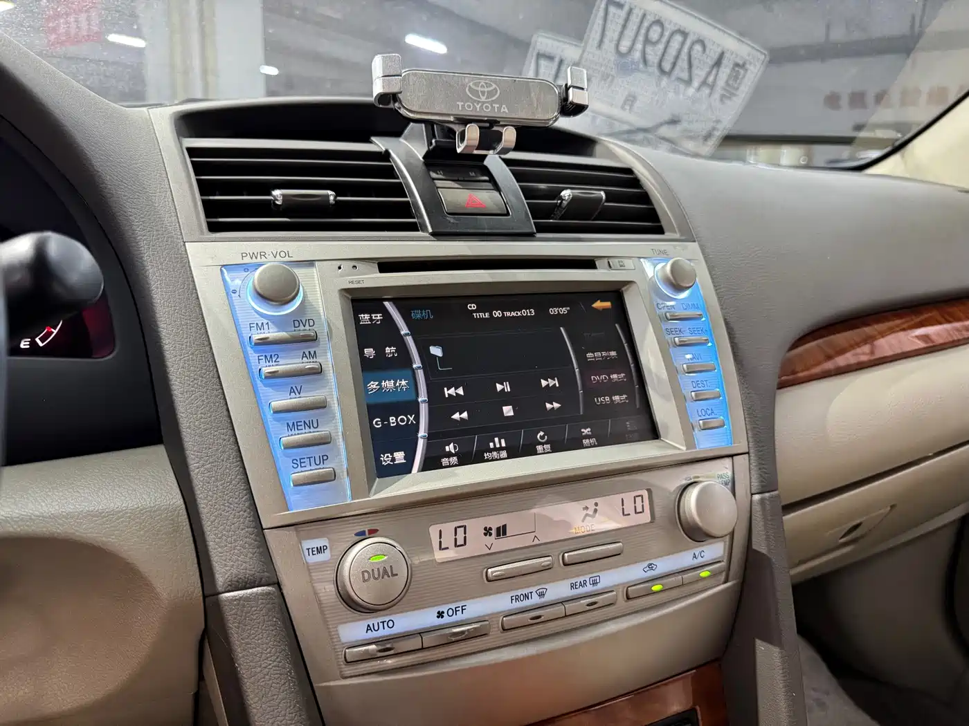 Фото 12 - Toyota Camry