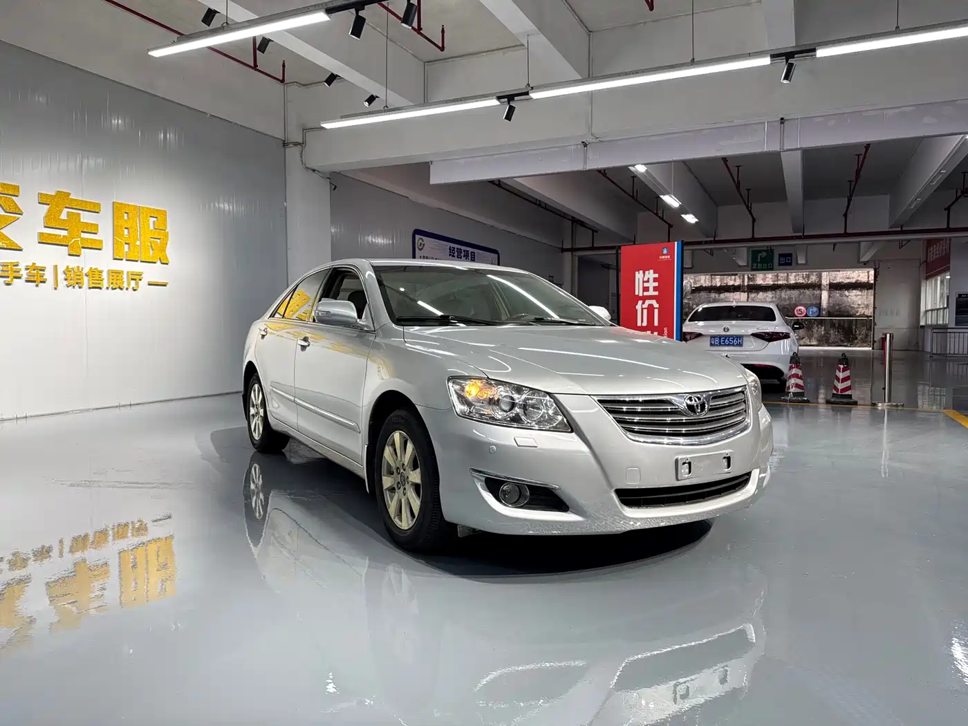 Фото 4 - Toyota Camry