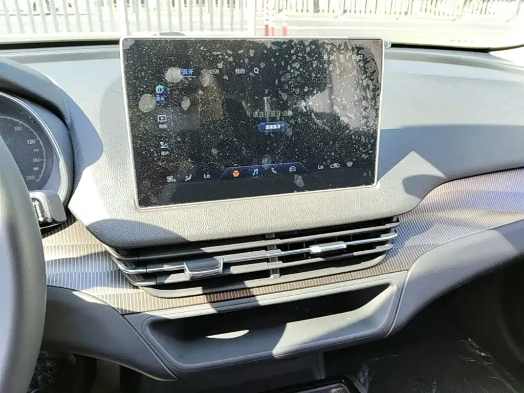 Hongqi E-QM5 2023 Facelift Basic Travel Edition фото 13