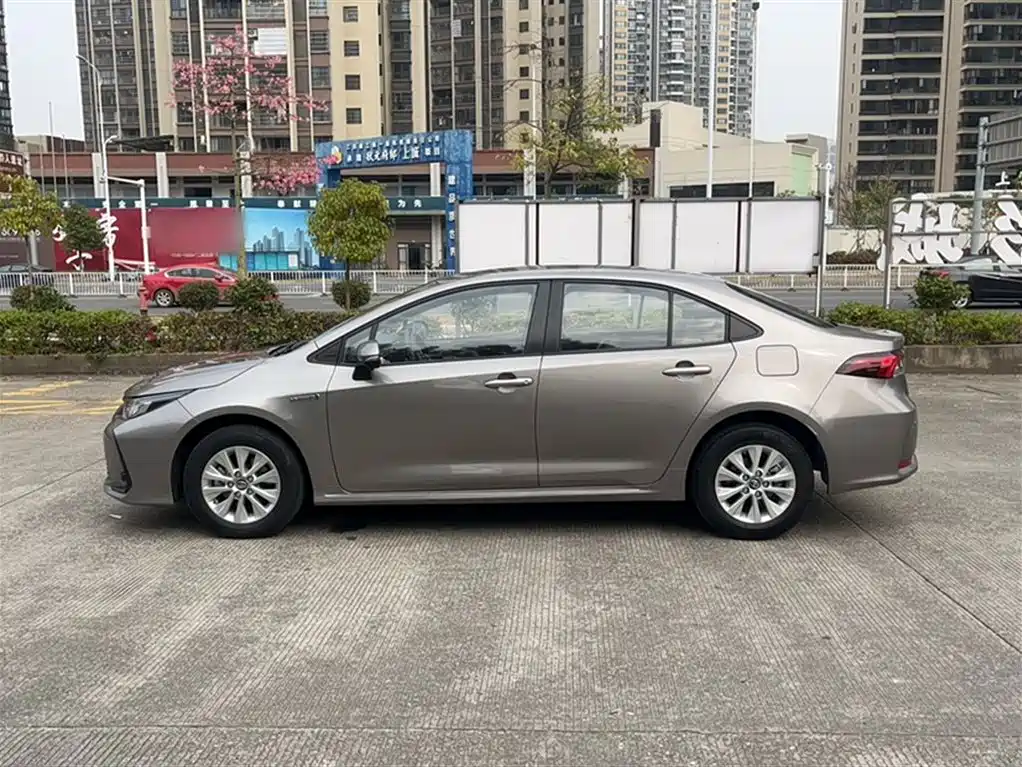 Toyota Corolla 2021 Hybrid 1.8L E-CVT Pioneer Edition фото 25