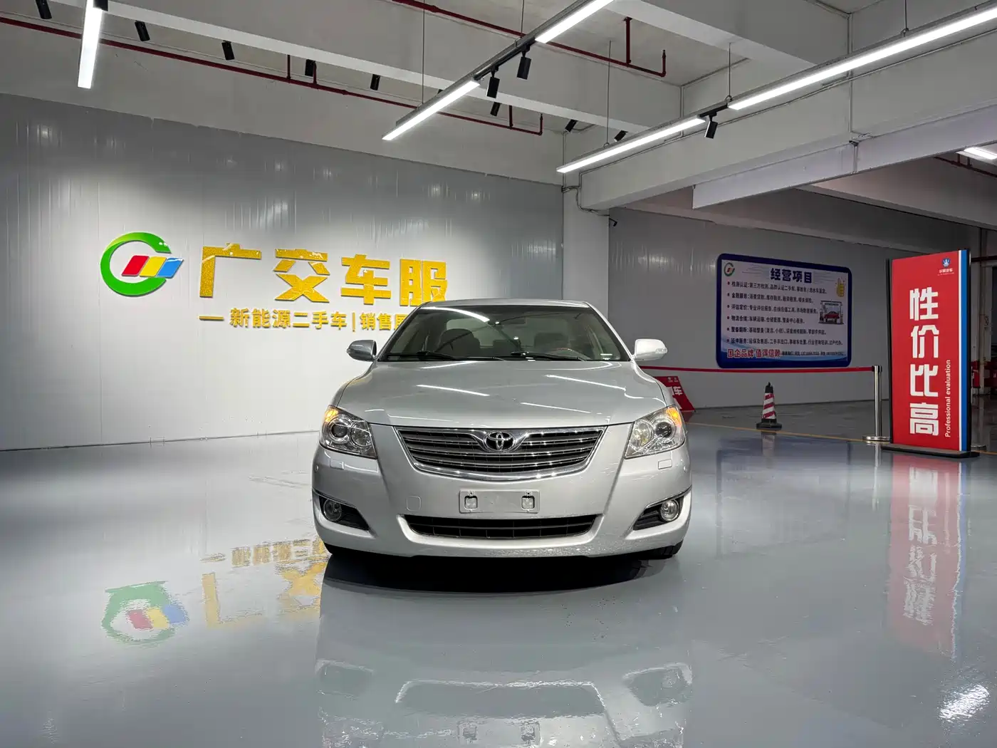 Фото 2 - Toyota Camry