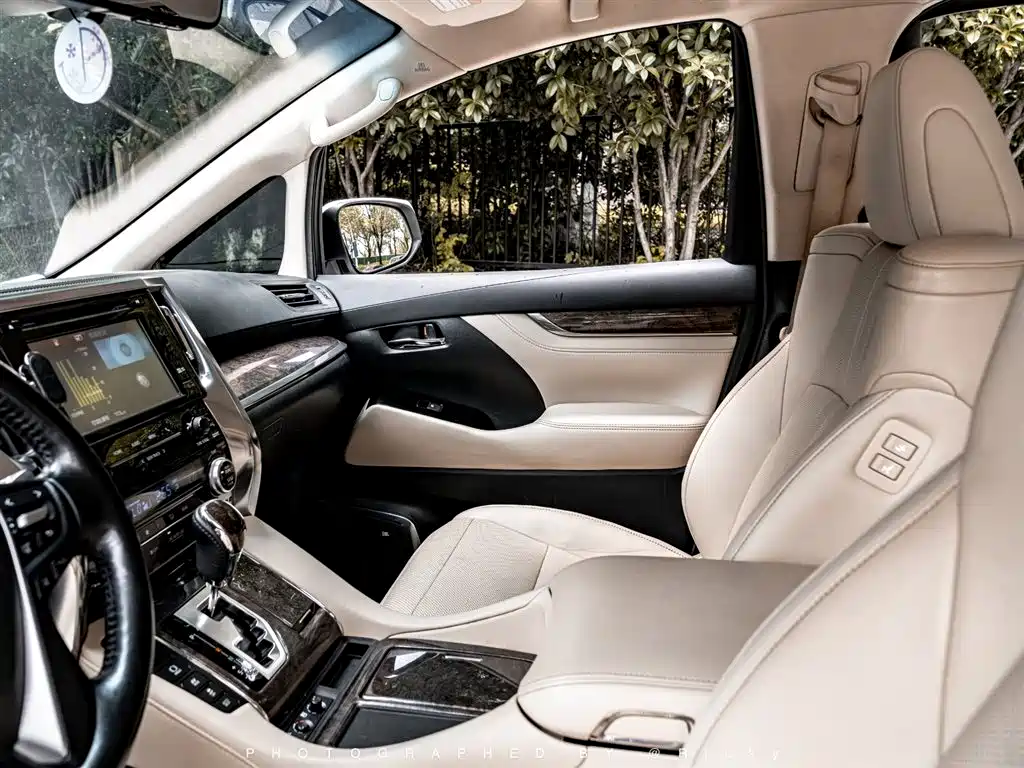 Toyota Alphard 2019 Hybrid 2.5L Premium Edition фото 8