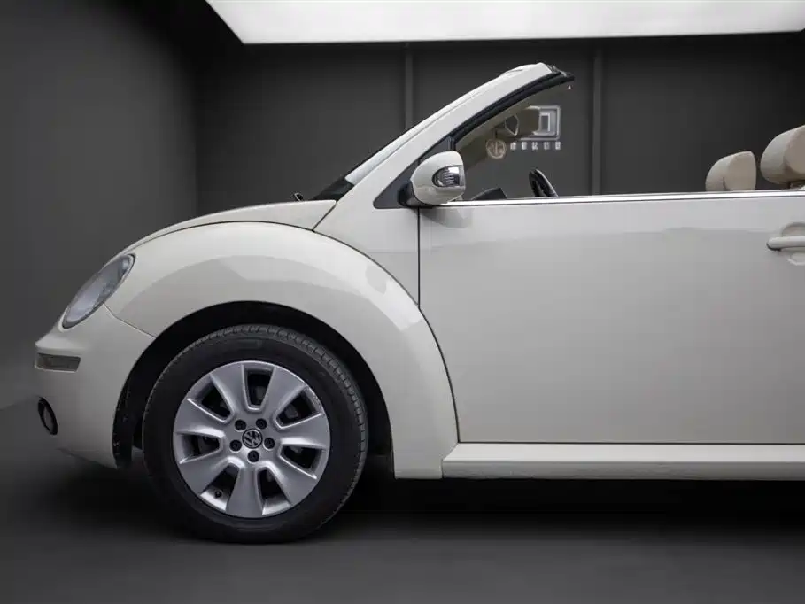 Volkswagen Beetle 2009 2.0 AT Top Convertible фото 6