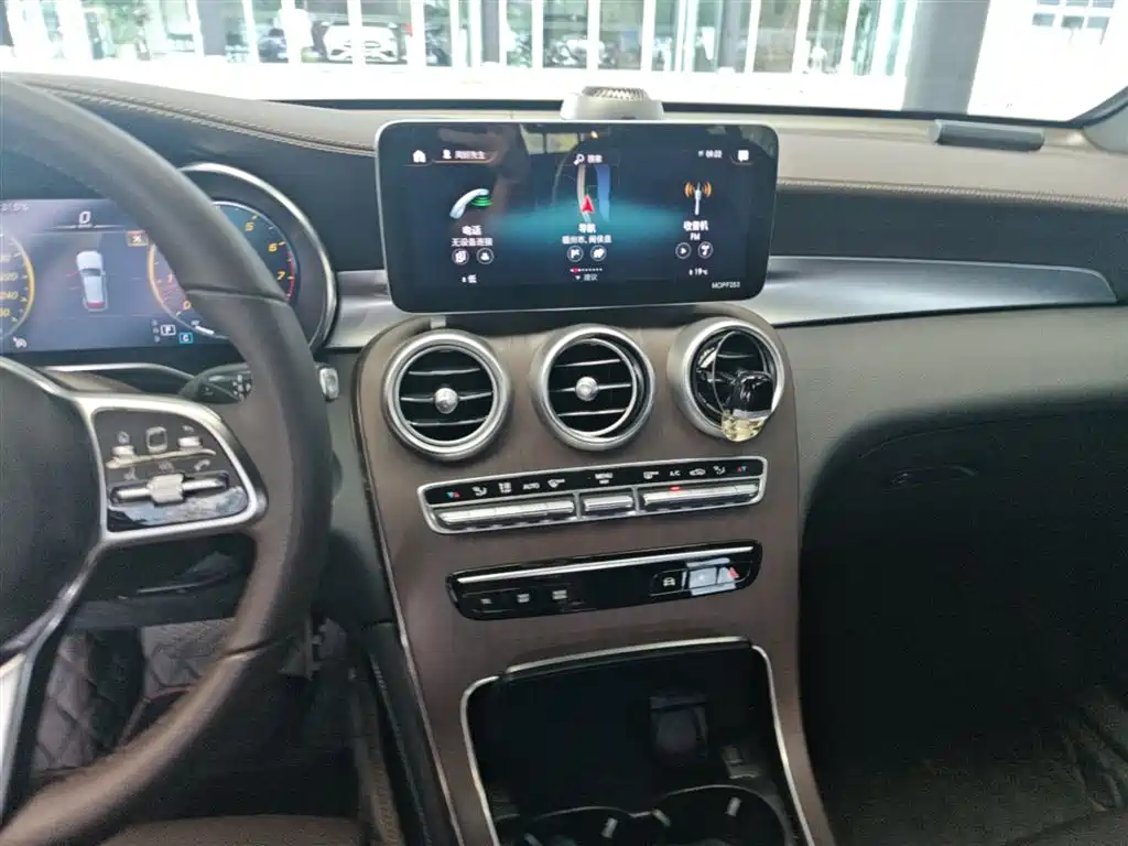 Mercedes-Benz GLC 2021 GLC 260 L 4MATIC Luxury фото 13