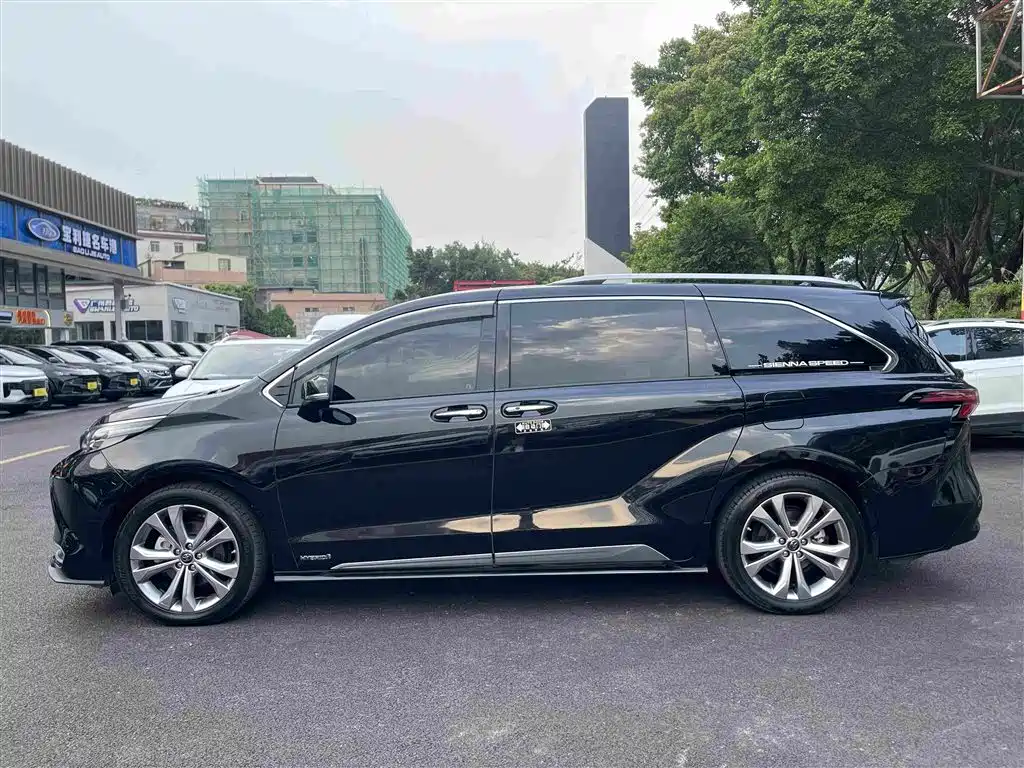 Фото 4 - Toyota Sienna