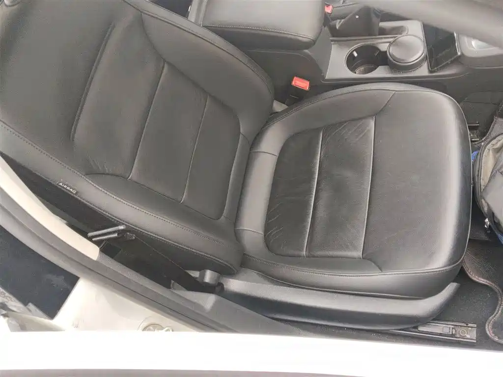 Volkswagen Sagitar 2014 Facelift 1.6L Automatic Leading Version фото 20