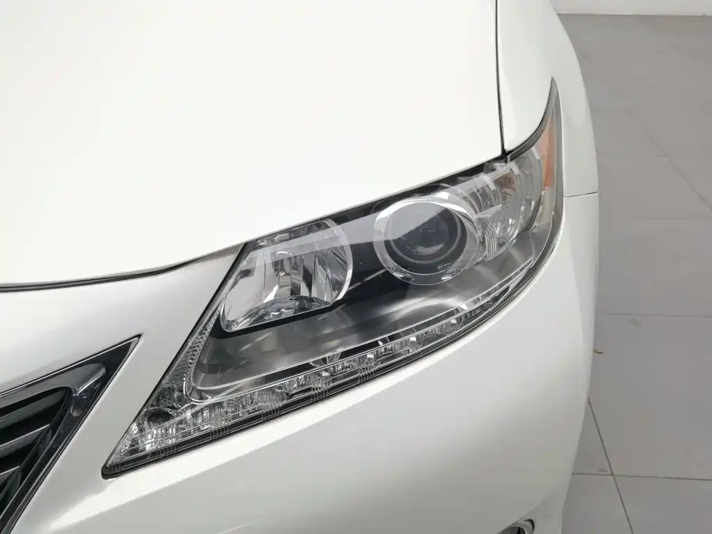 Photo 7 - Lexus ES