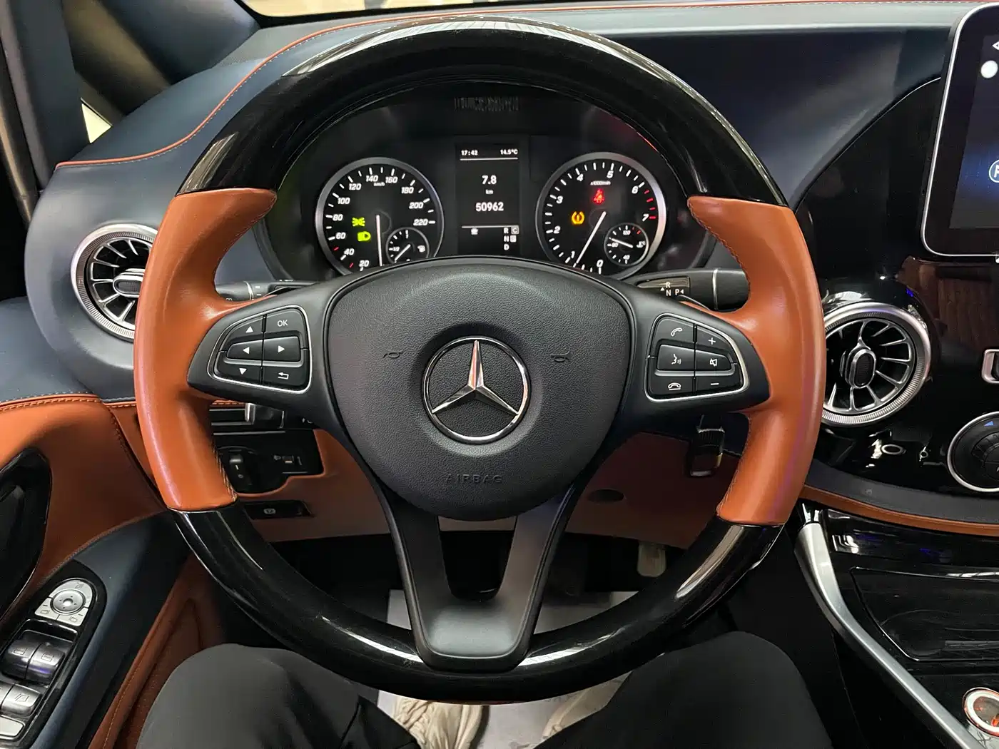 Mercedes-Benz Vito 2023 2.0T Elite 7-Seater фото 19
