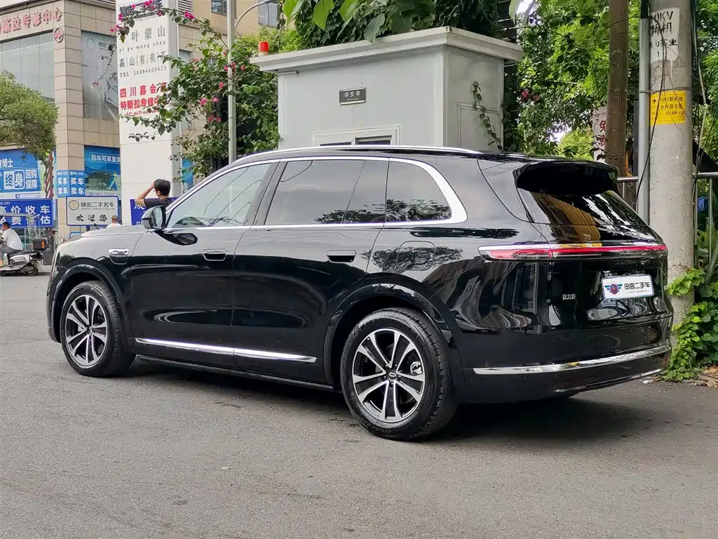 AITO Wenjie AITO M7 2026 Extended Range Max AWD 6-seater фото 4