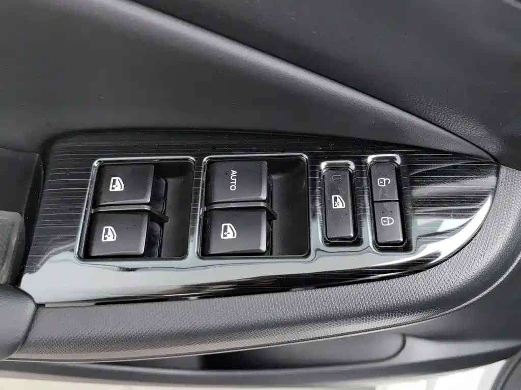 Фото 9 - Changan Eado