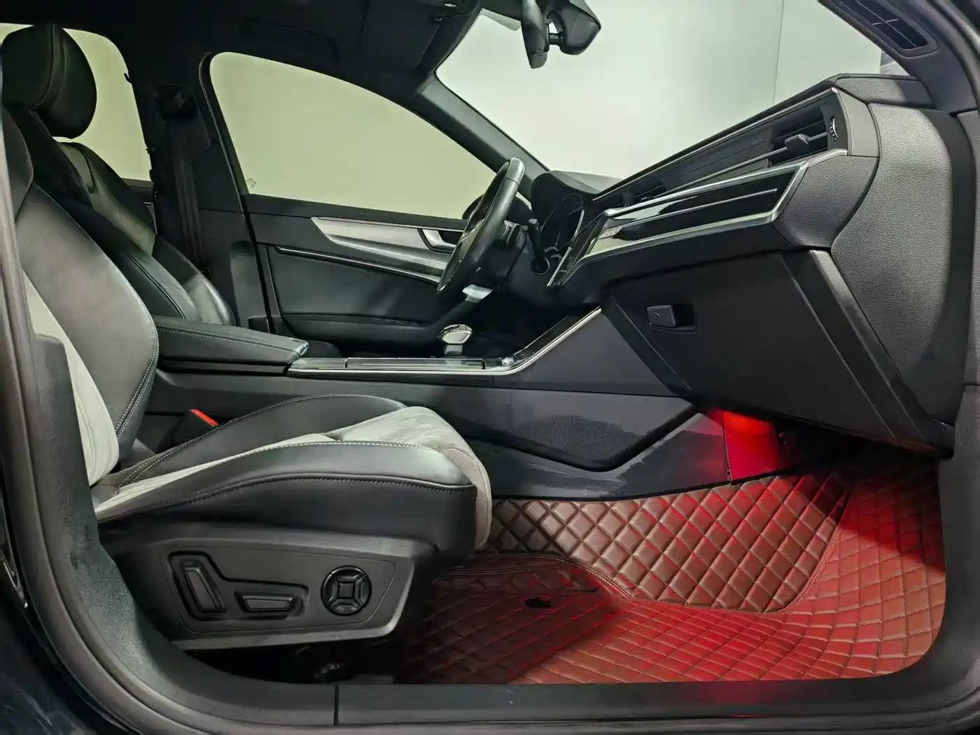 Audi A6L New Energy 2022 55 TFSI e quattro фото 7