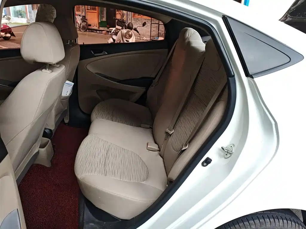 Hyundai Verna 2014 1.4L Automatic Smart GLS фото 15
