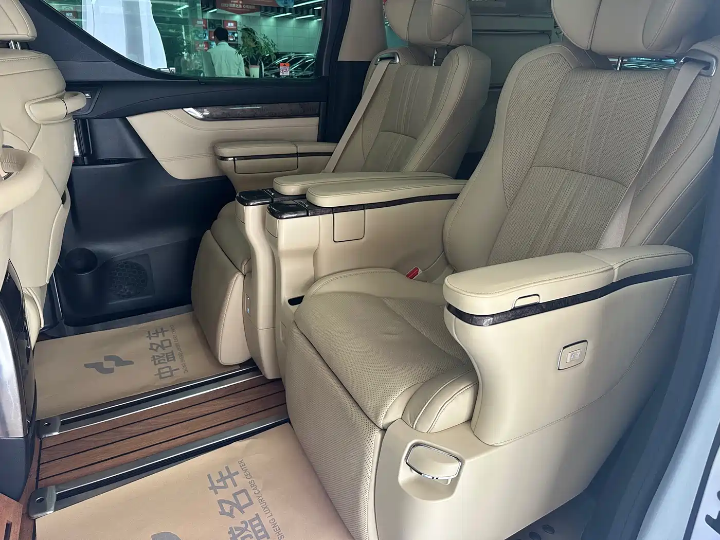 Toyota Alphard 2021 Hybrid 2.5L Premium фото 17