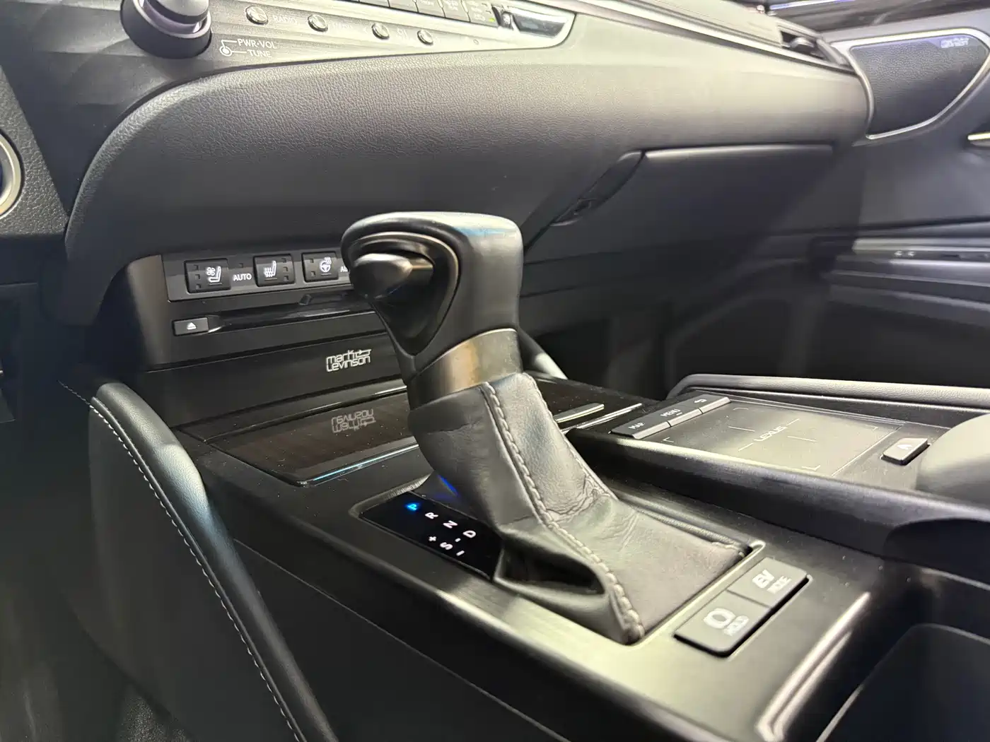 Lexus ES 2018 300h Executive Edition China V фото 21