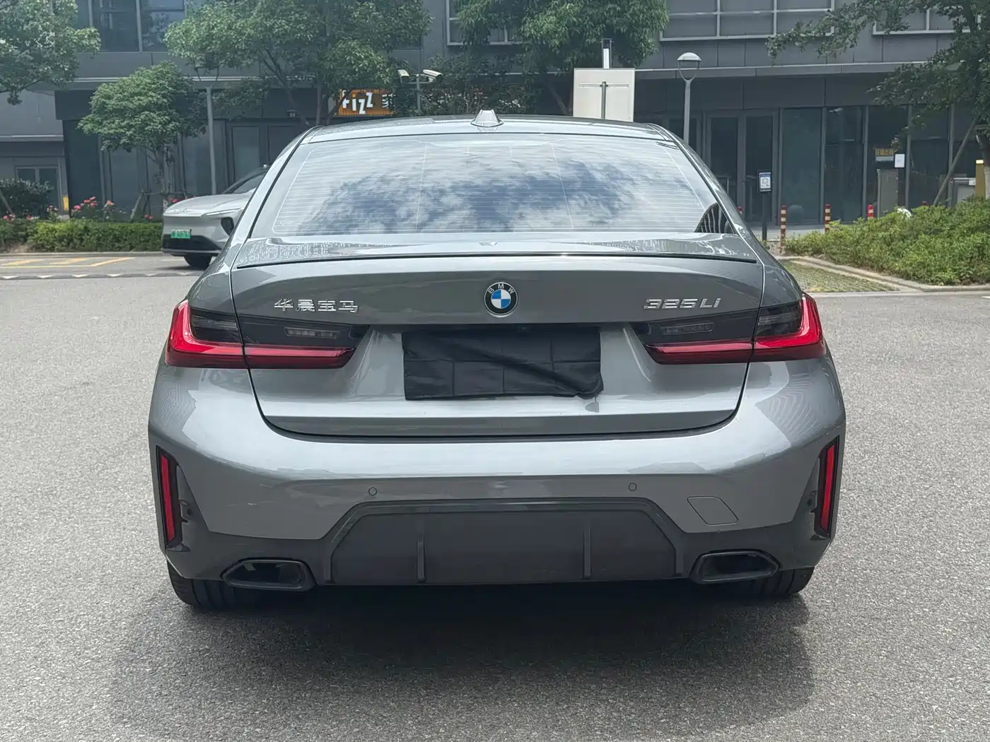 BMW 3 Series 2024 325Li M Sport Shadowline Package фото 25