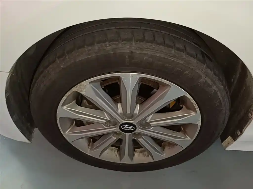 Hyundai Sonata 2015 1.6T GLS Smart фото 23