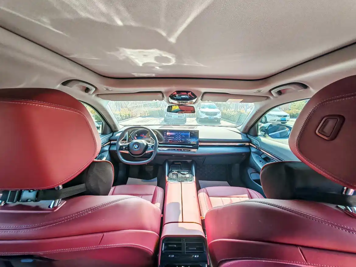 BMW 5 Series 2024 530Li Leading Model Luxury Package фото 13