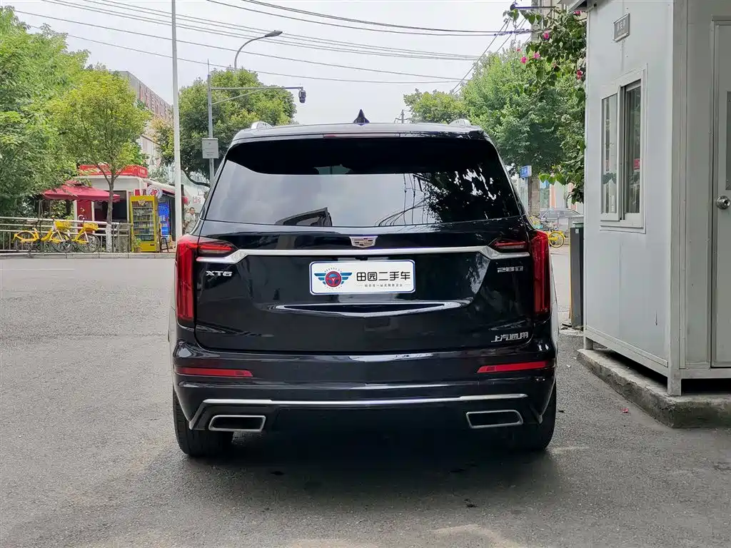 CADILLAC XT6