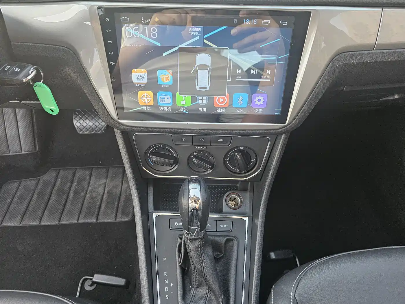 Volkswagen Lavida 2017 1.6L Automatic Comfort Edition фото 15