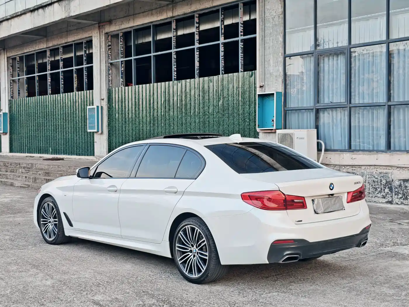 BMW 5 Series 2018 530Li xDrive M Sport Package фото 10