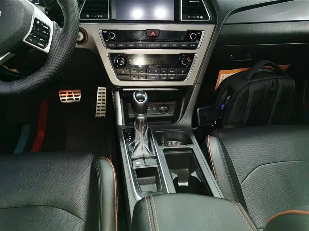 Hyundai Sonata 2015 1.6T GLS Smart фото 14
