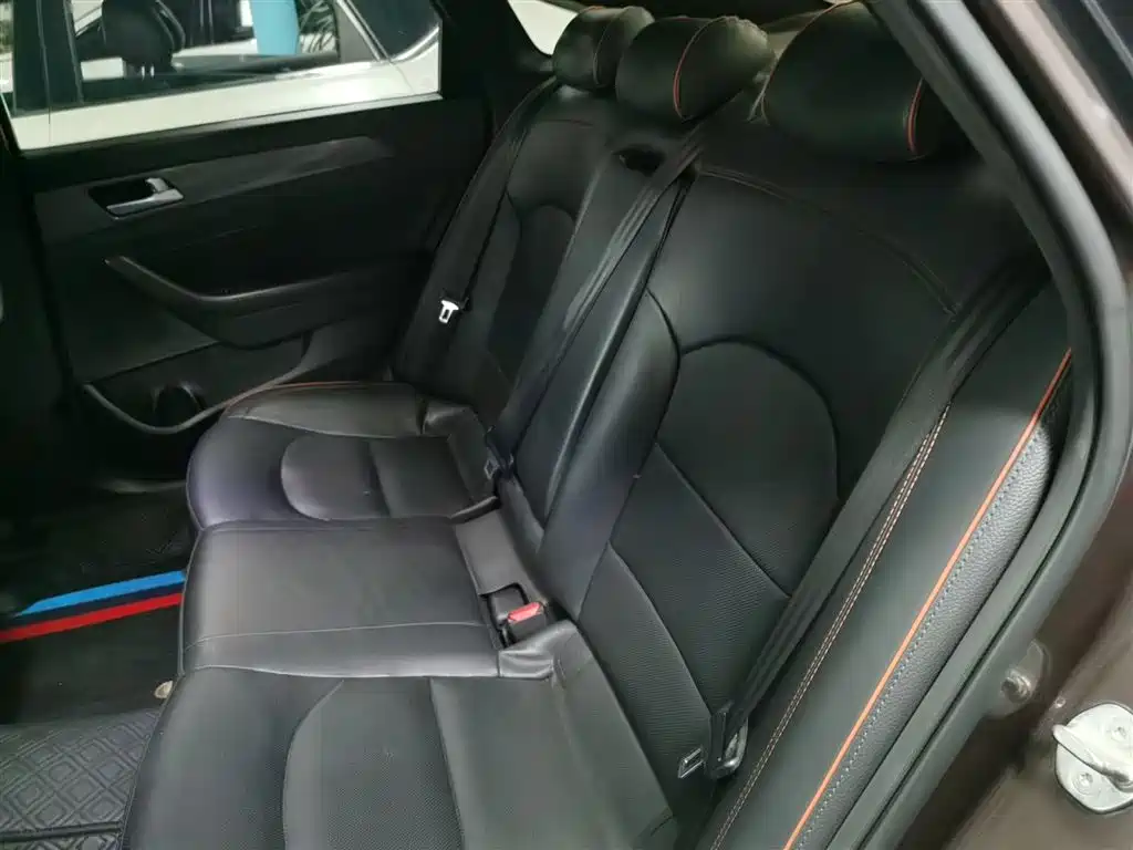 Hyundai Sonata 2015 1.6T GLS Smart фото 17