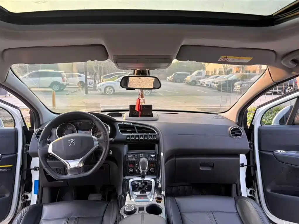 Peugeot 3008 2014 1.6THP Roland Garros Edition фото 4