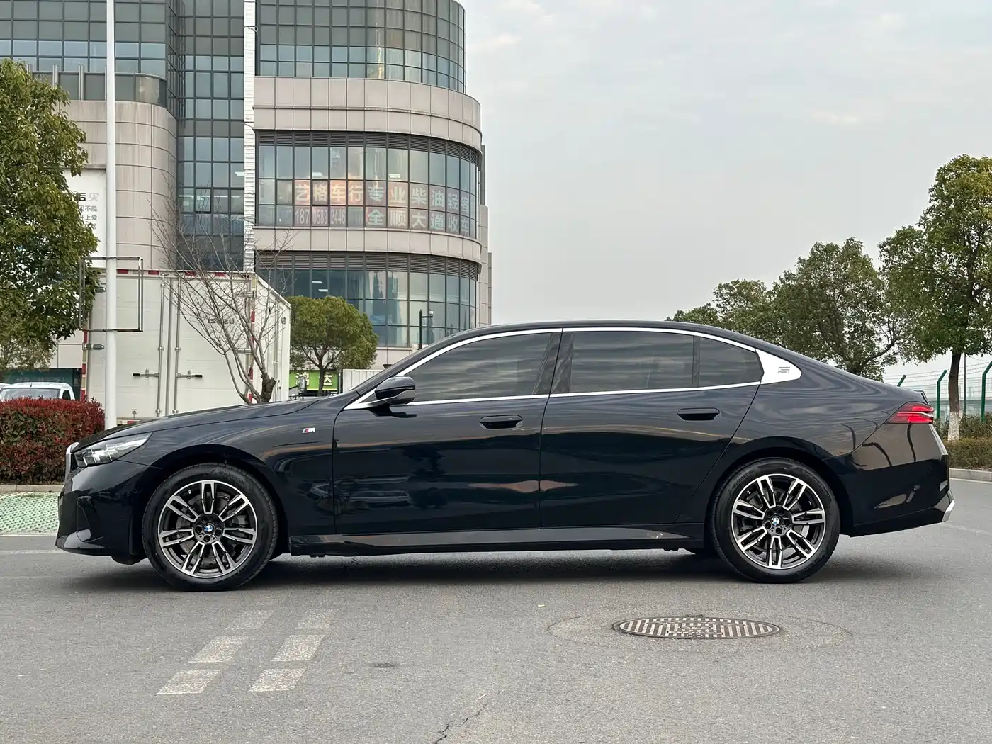 BMW 5 Series 2025 525Li M Sport Package фото 4