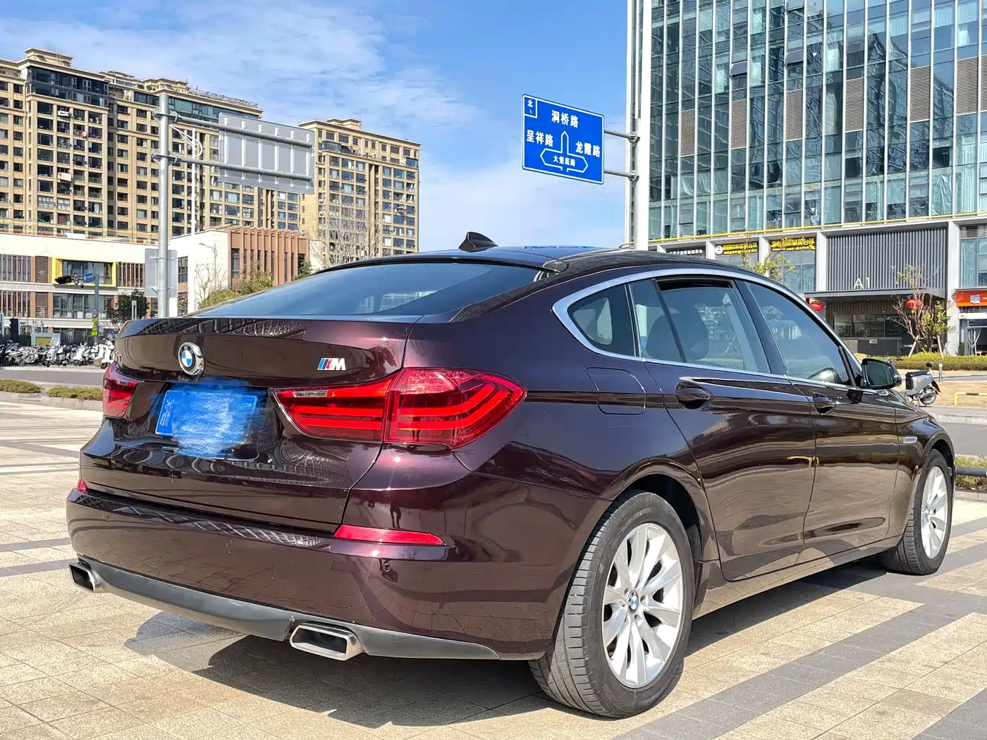 BMW 5 Series GT 2014 528i Leading фото 12