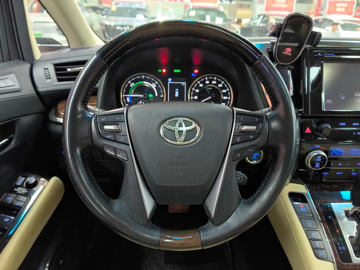 Toyota Alphard 2019 Hybrid 2.5L Luxury фото 9