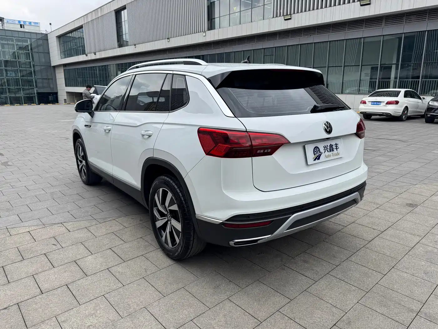 Volkswagen Tayron 2022 280TSI 2WD Luxury Smart Connect Edition фото 9