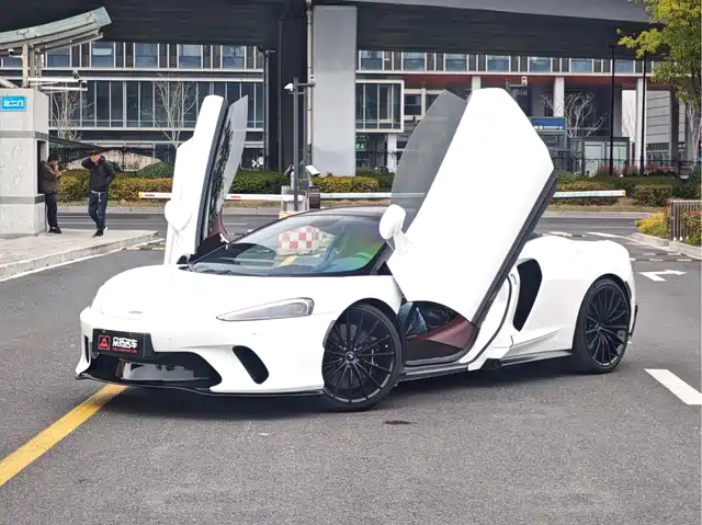 McLaren GT 4.0T, Стандарт