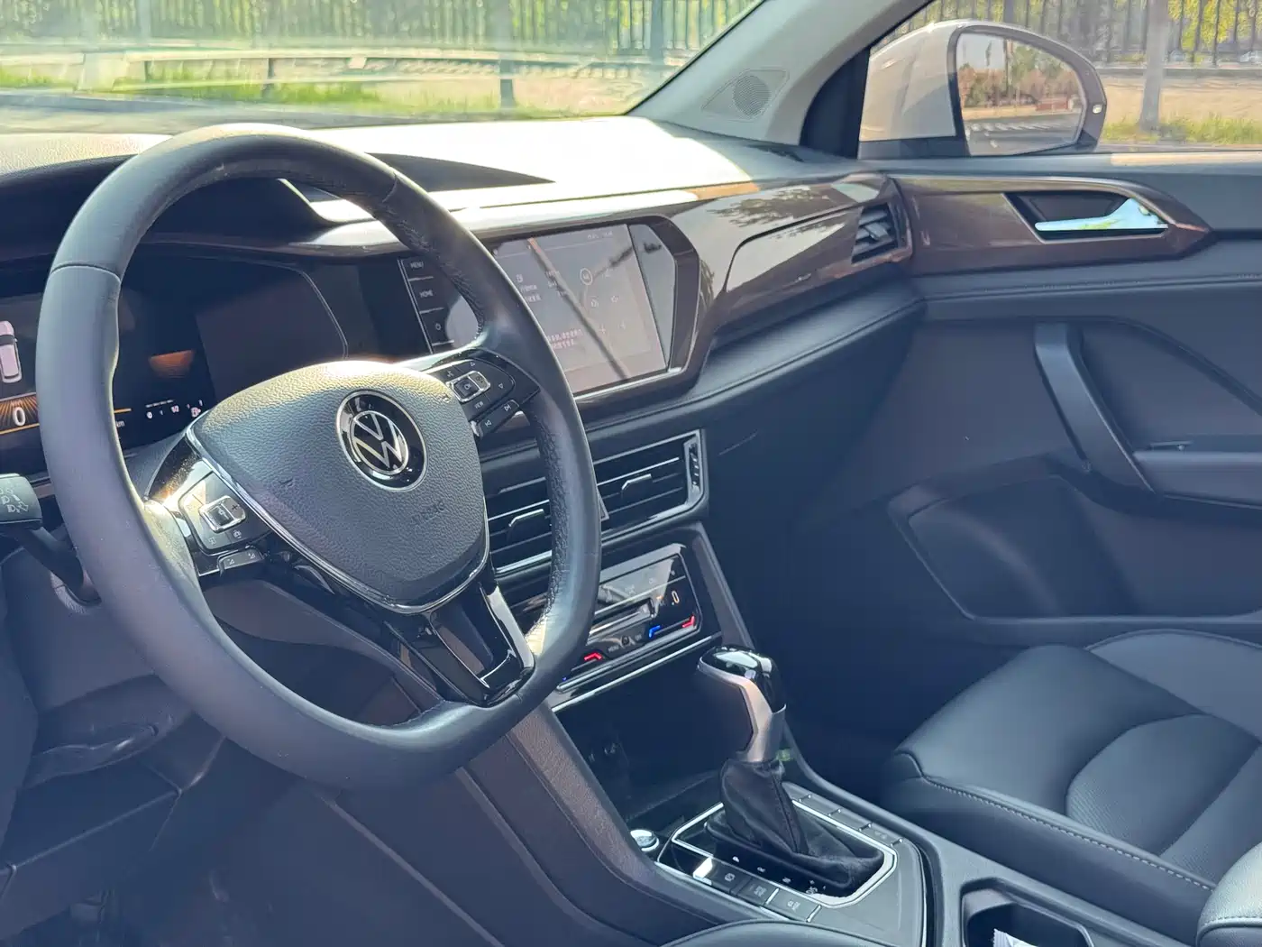 Volkswagen Tharu 2022 280TSI FWD Luxury Edition фото 12