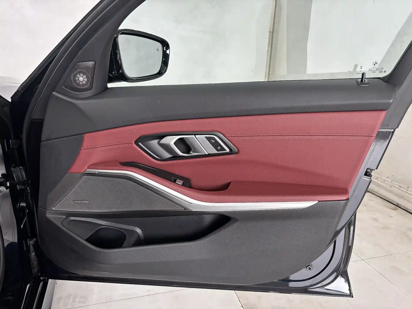BMW 3 Series 2025 330Li M Sport Night Edition фото 25