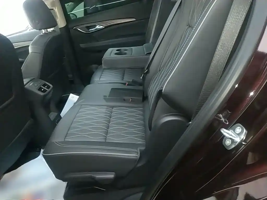 صورة 17 - Buick Envision Plus