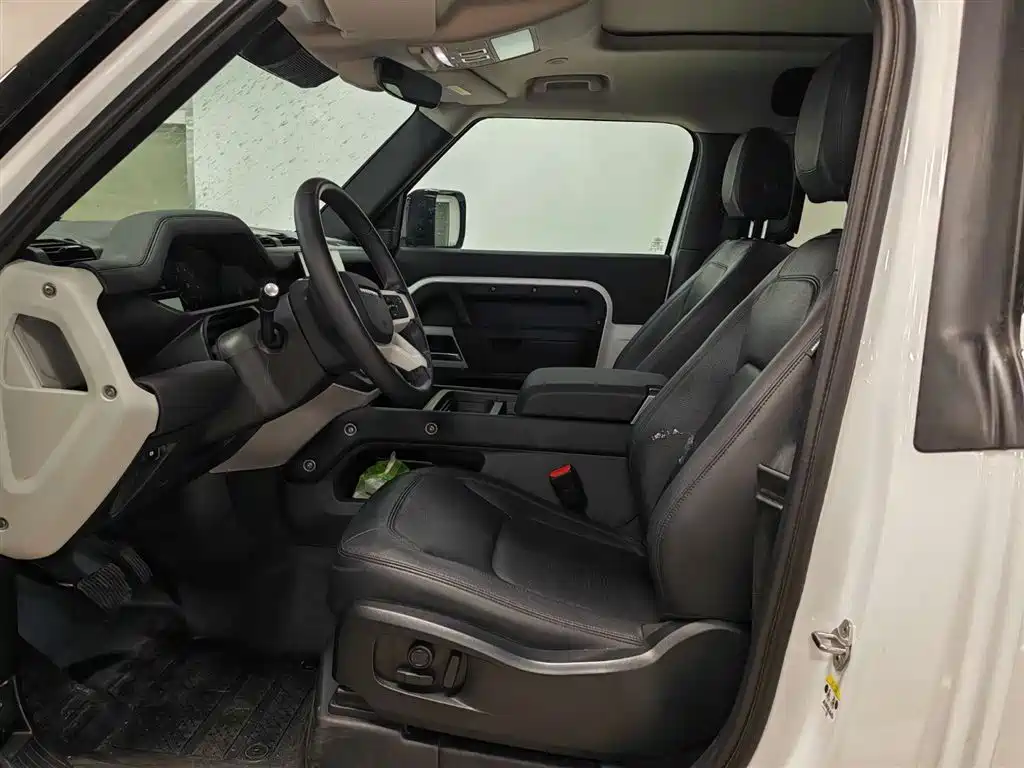 Land Rover Defender 2024 90 2.0T P300 S фото 4